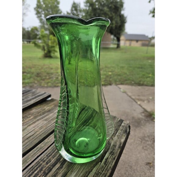 Vintage Handcrafted Green Art‎ Glass Vase 8.5” with Clear Trim Hand Blown - Picture 7 of 14